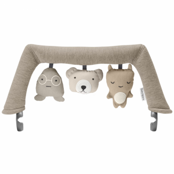 Bara de jucarii Soft Toys Neutrals pentru balansoarele BabyBjorn